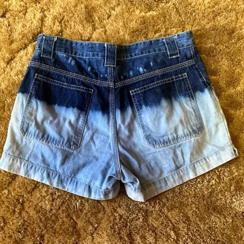 GAP Jeans Y2K Dip Dye Denim Shorts Size 6 Blue Ombre Bleached Low Rise Festival